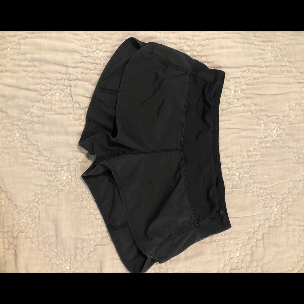 Lululemon black ruffled speed short (size 4)